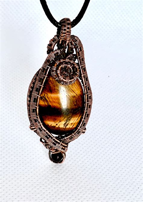 Harnessing the Healing Energies of Tiger Eye Amulets in Practical Magic